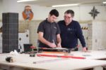 Fliesenleger Ausbildung mit Meister in Osnabrück.