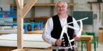 Zimmermann Meister in Zimmerhalle Werkstatt im BTZ Osnabrück.